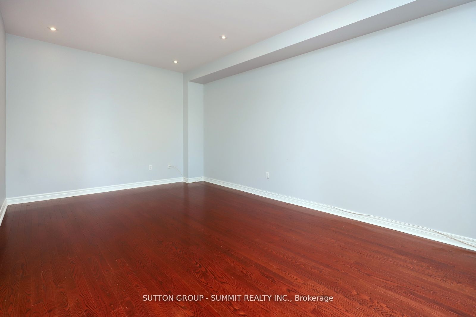 1087 Abbott St, #Upper