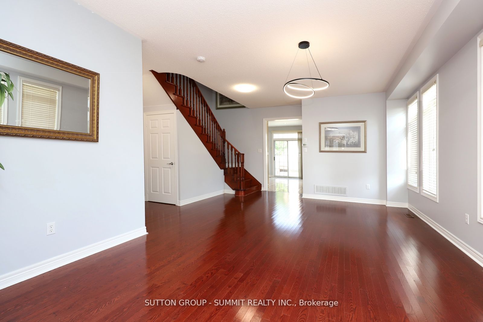 1087 Abbott St, #Upper