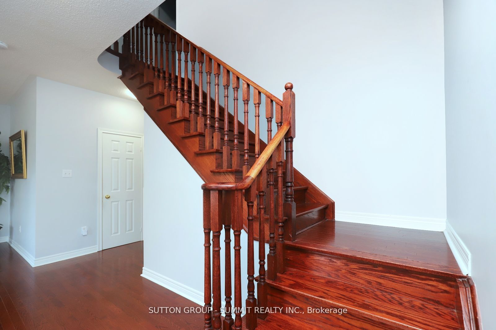 1087 Abbott St, #Upper