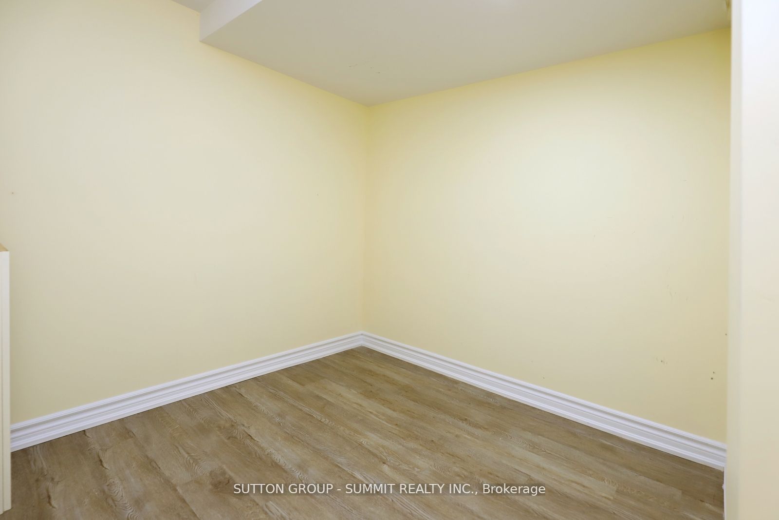 1087 Abbott St, #Upper