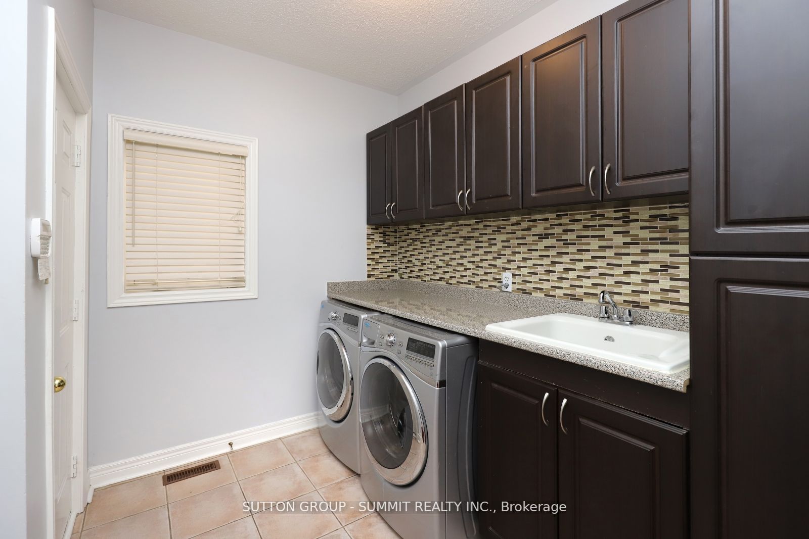 1087 Abbott St, #Upper