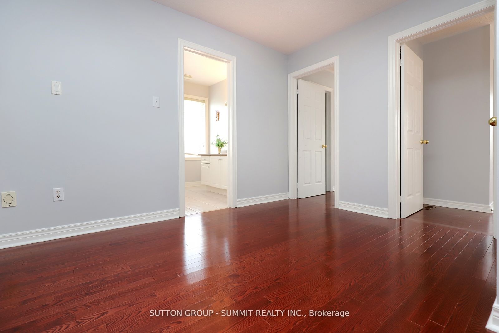 1087 Abbott St, #Upper
