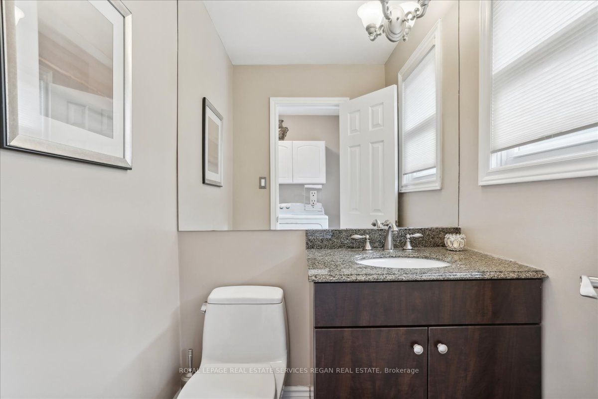 2036 Kawartha Cres