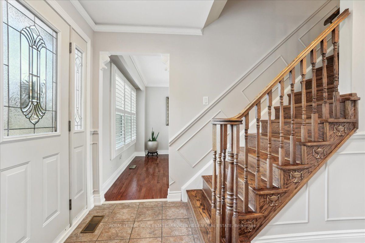 2036 Kawartha Cres