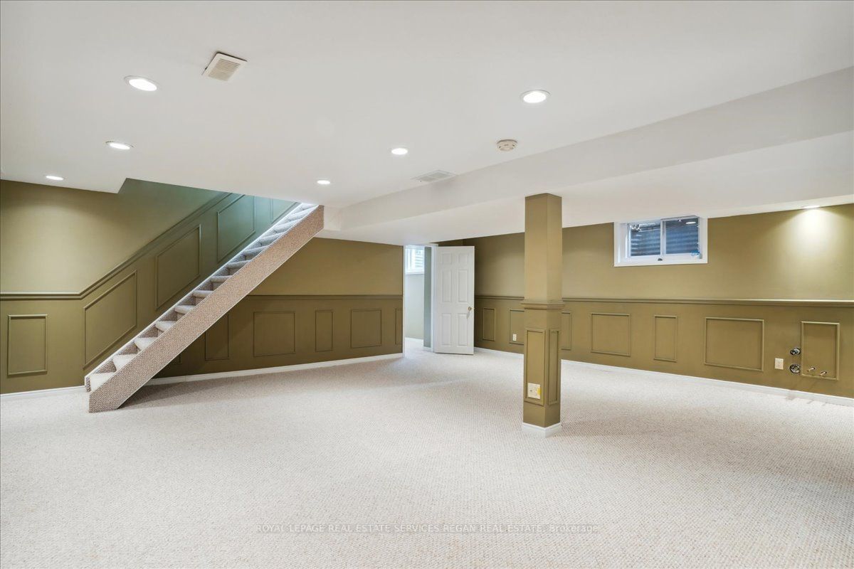 2036 Kawartha Cres
