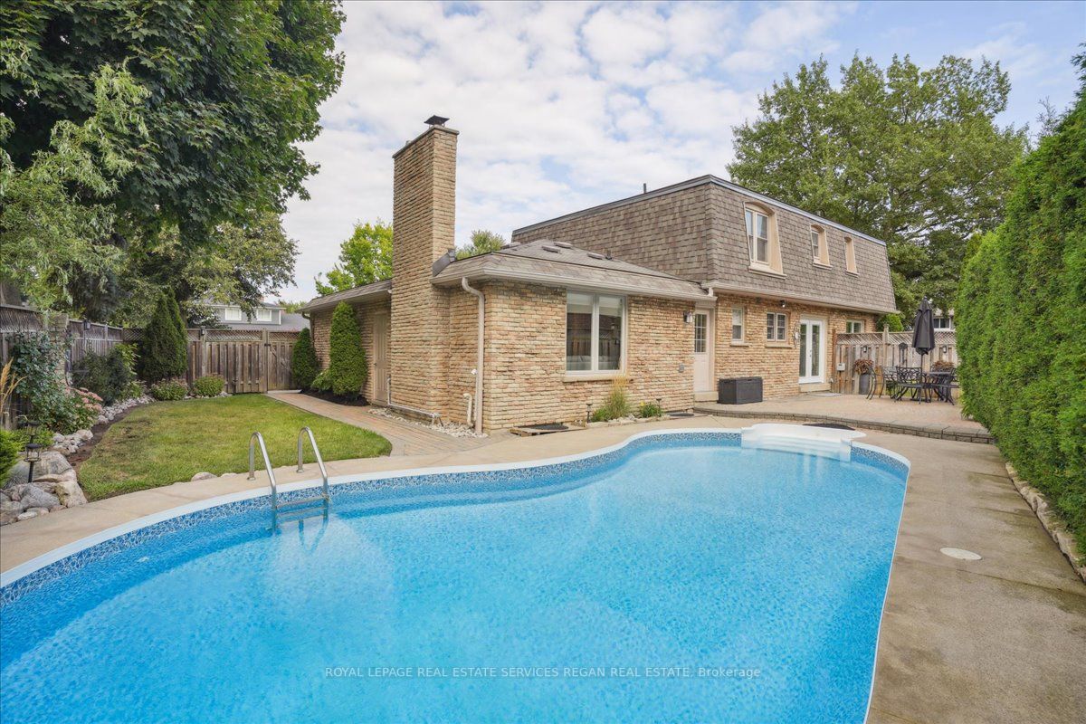 2036 Kawartha Cres