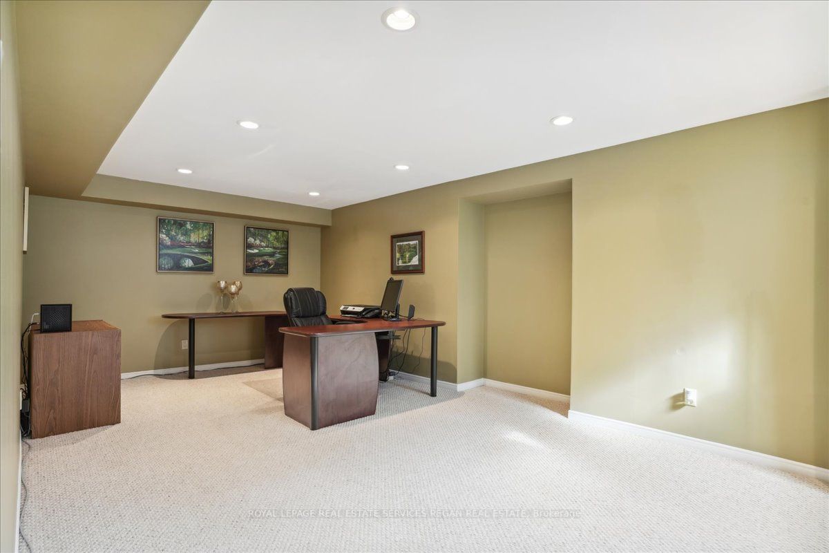 2036 Kawartha Cres