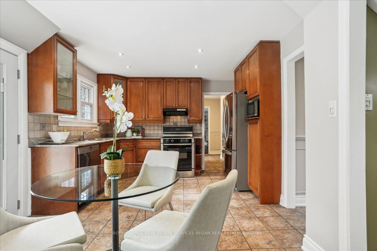 2036 Kawartha Cres