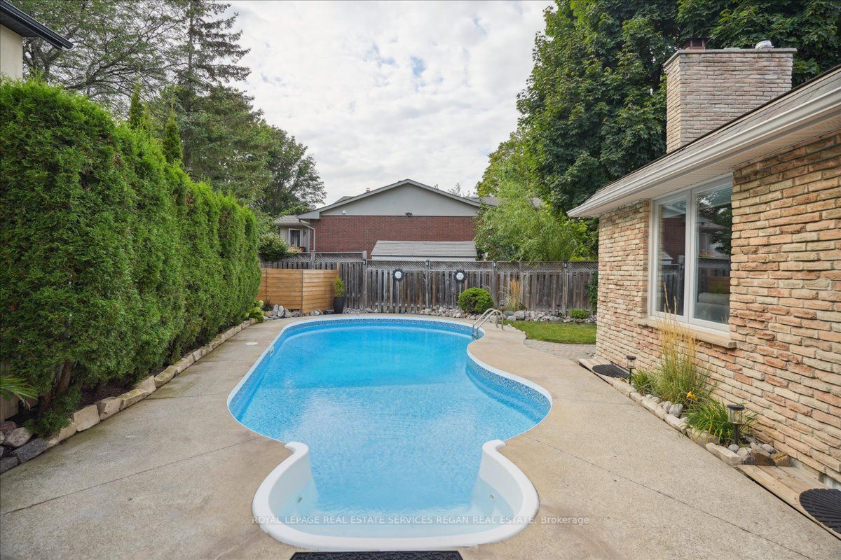 2036 Kawartha Cres
