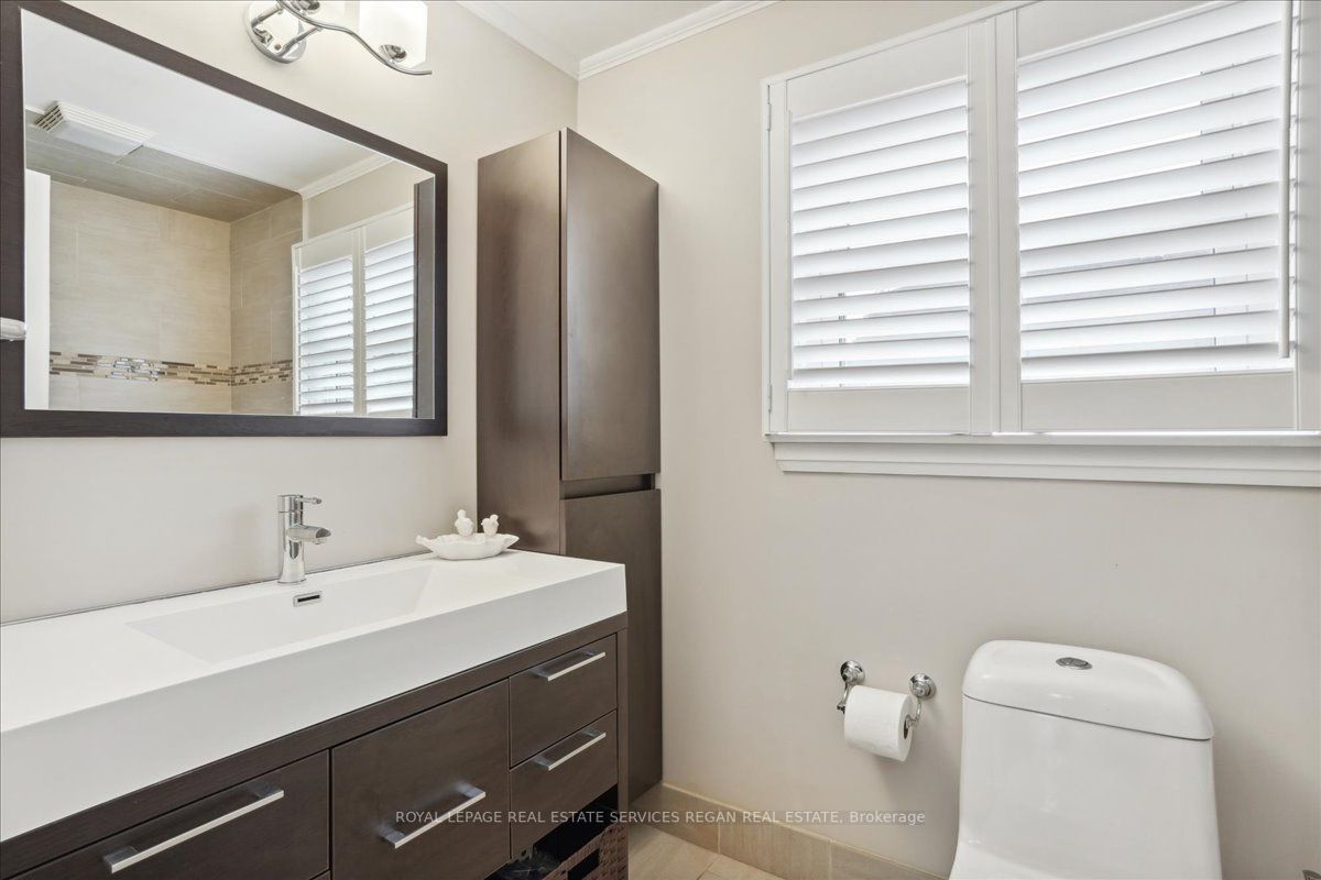 2036 Kawartha Cres