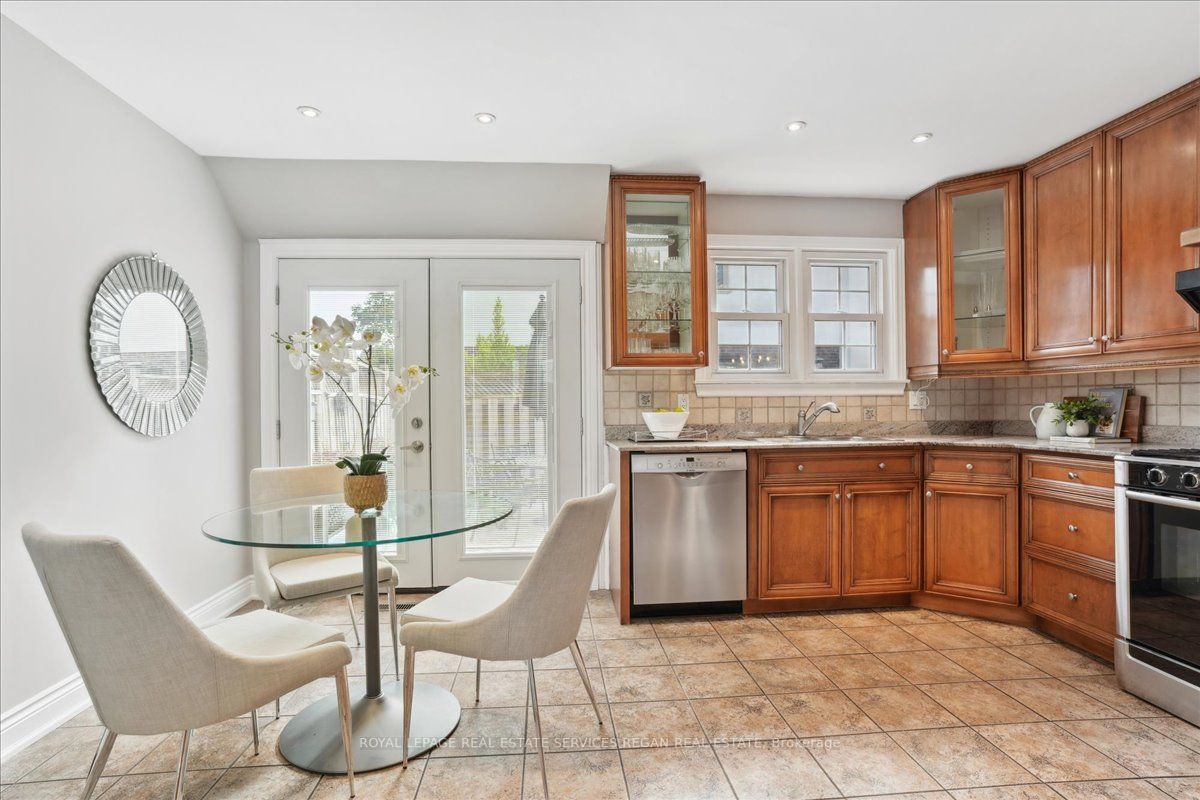 2036 Kawartha Cres