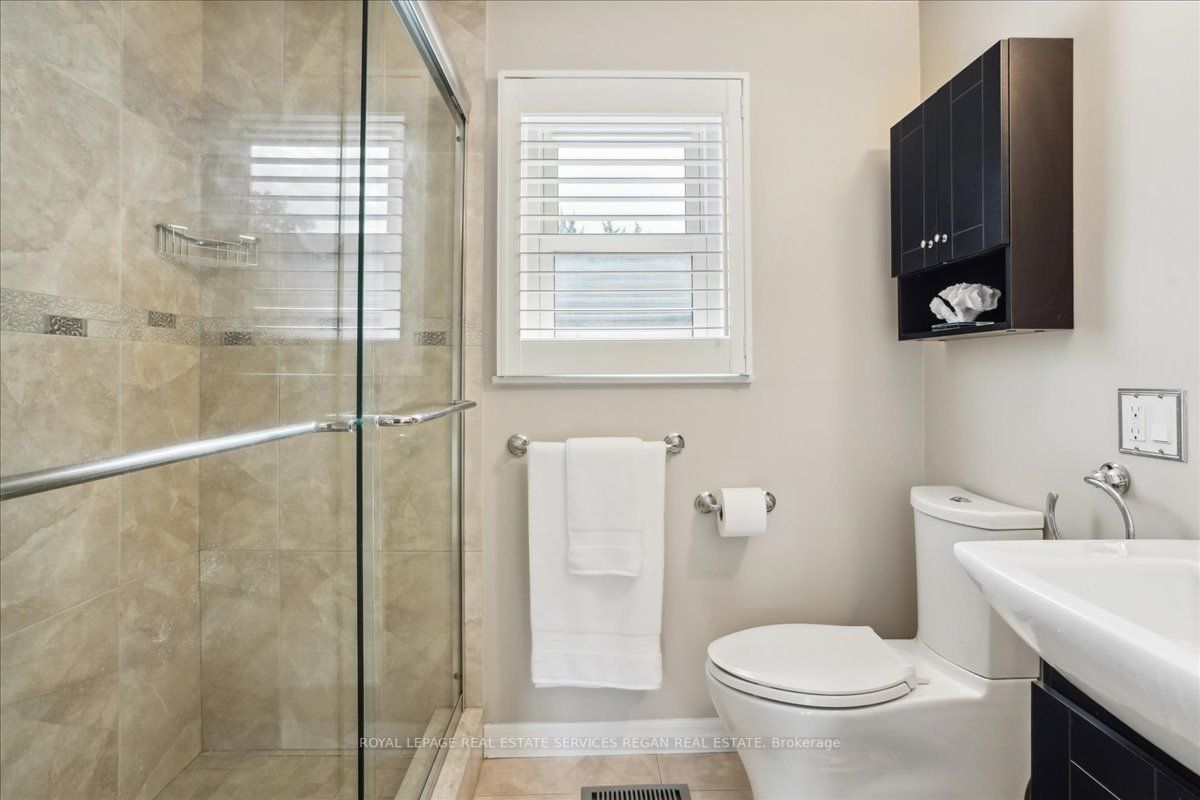 2036 Kawartha Cres