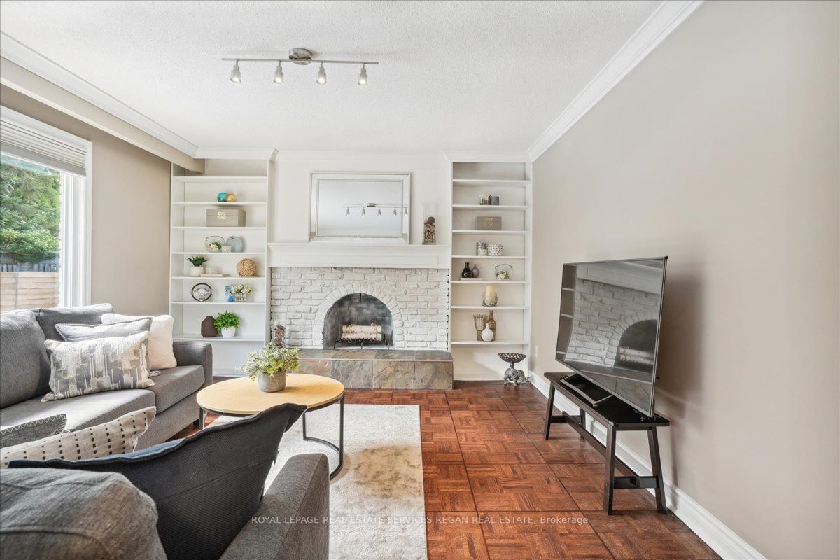2036 Kawartha Cres