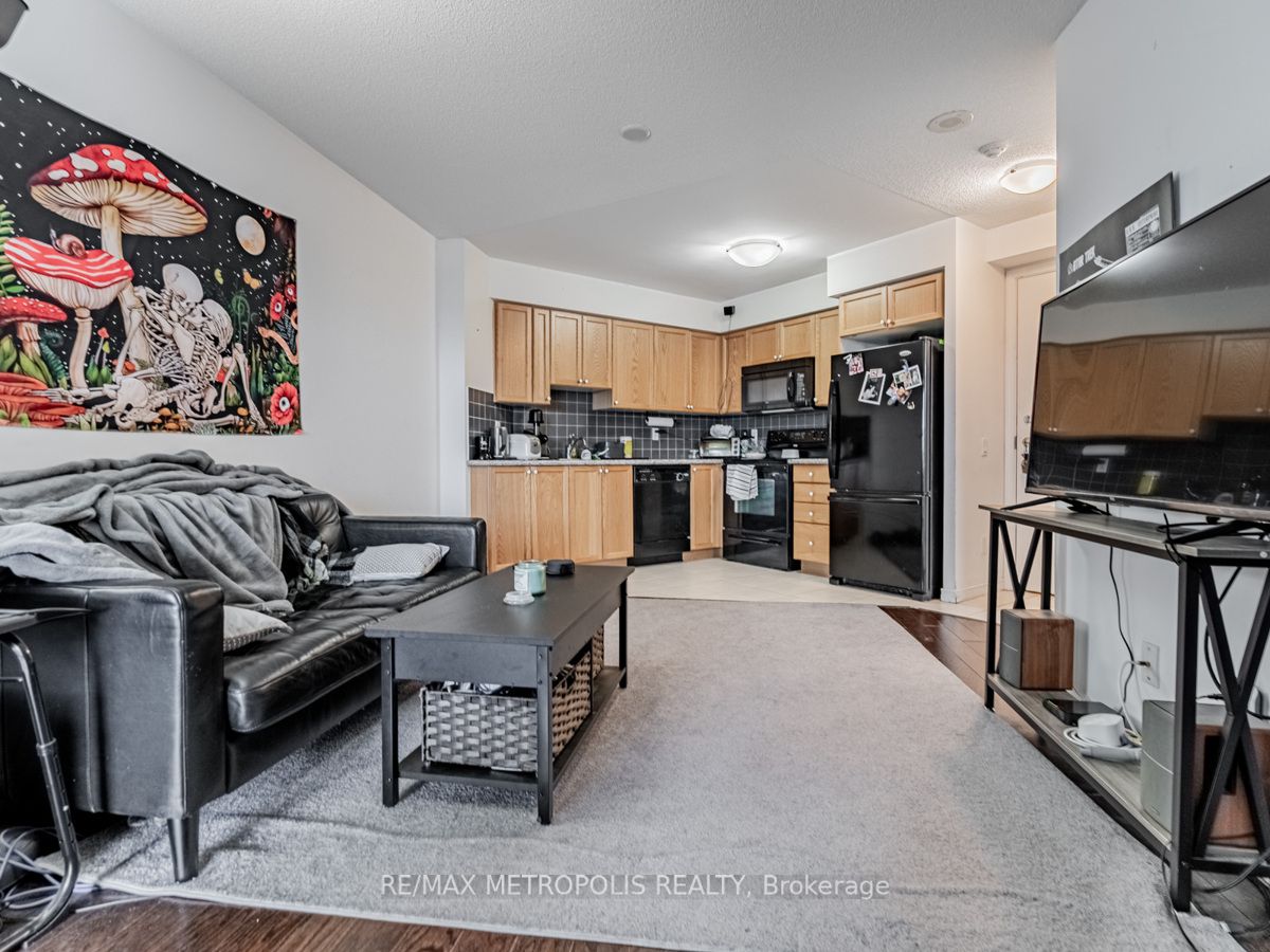 60 Heintzman St, #1812