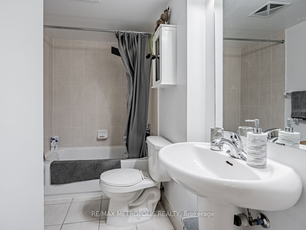 60 Heintzman St, #1812