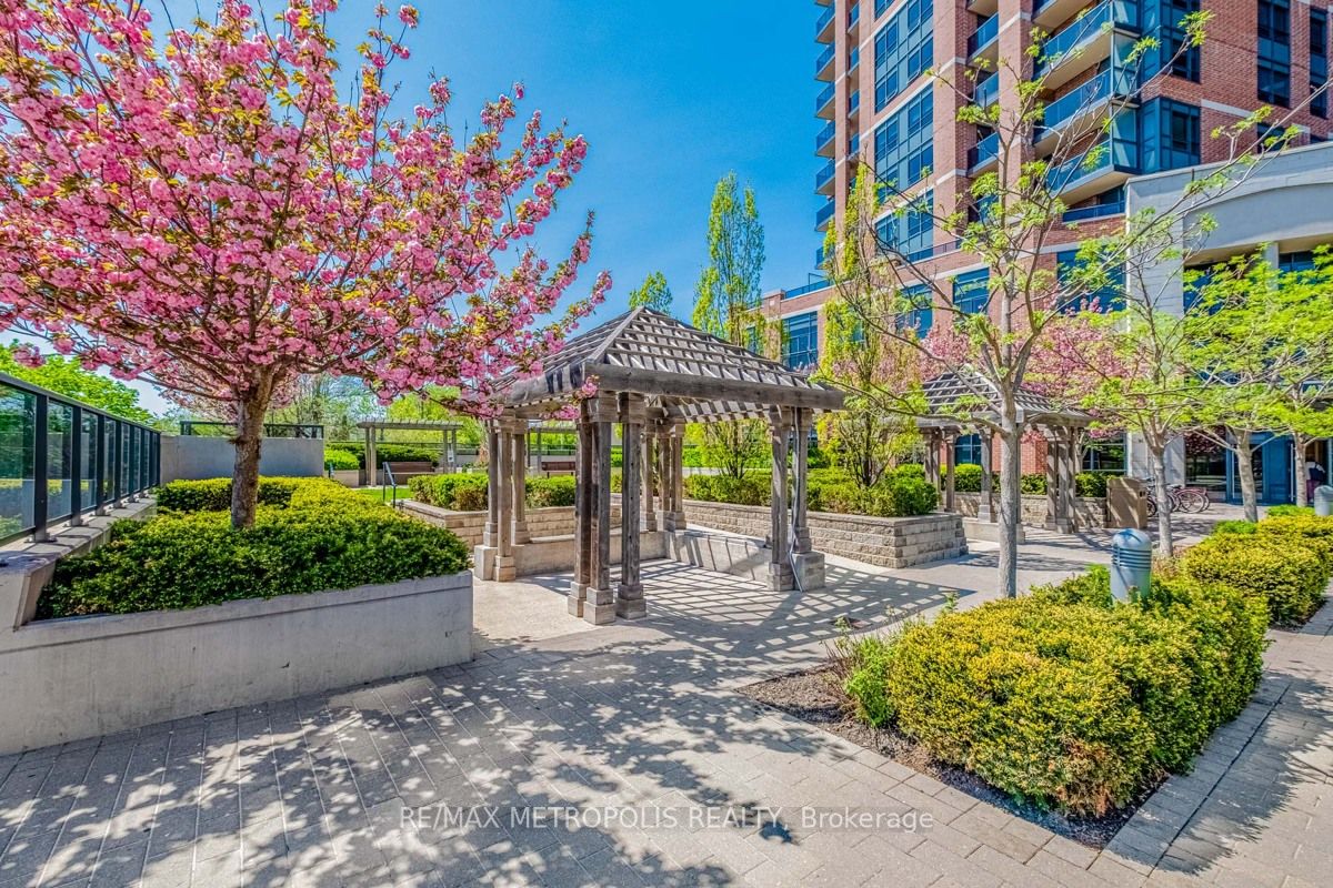 60 Heintzman St, #1812