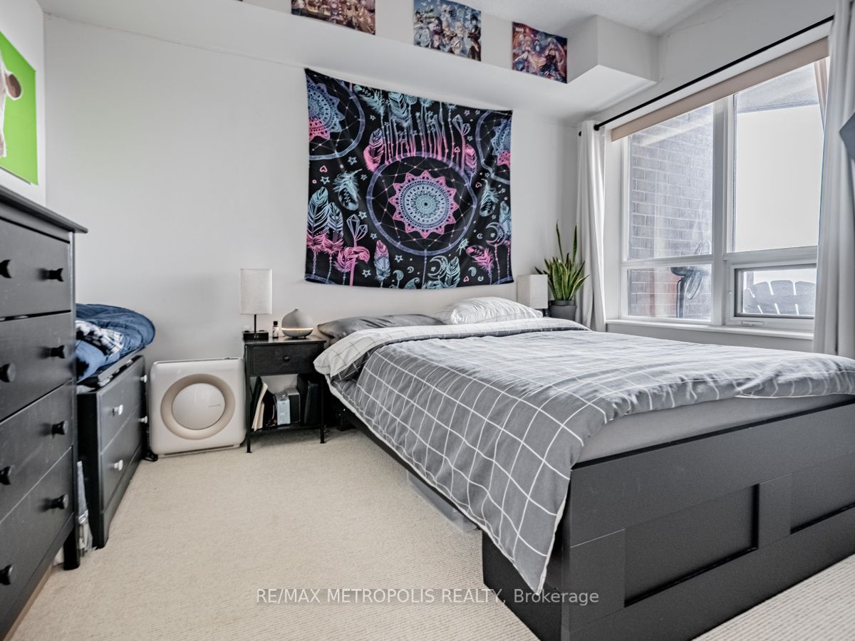 60 Heintzman St, #1812