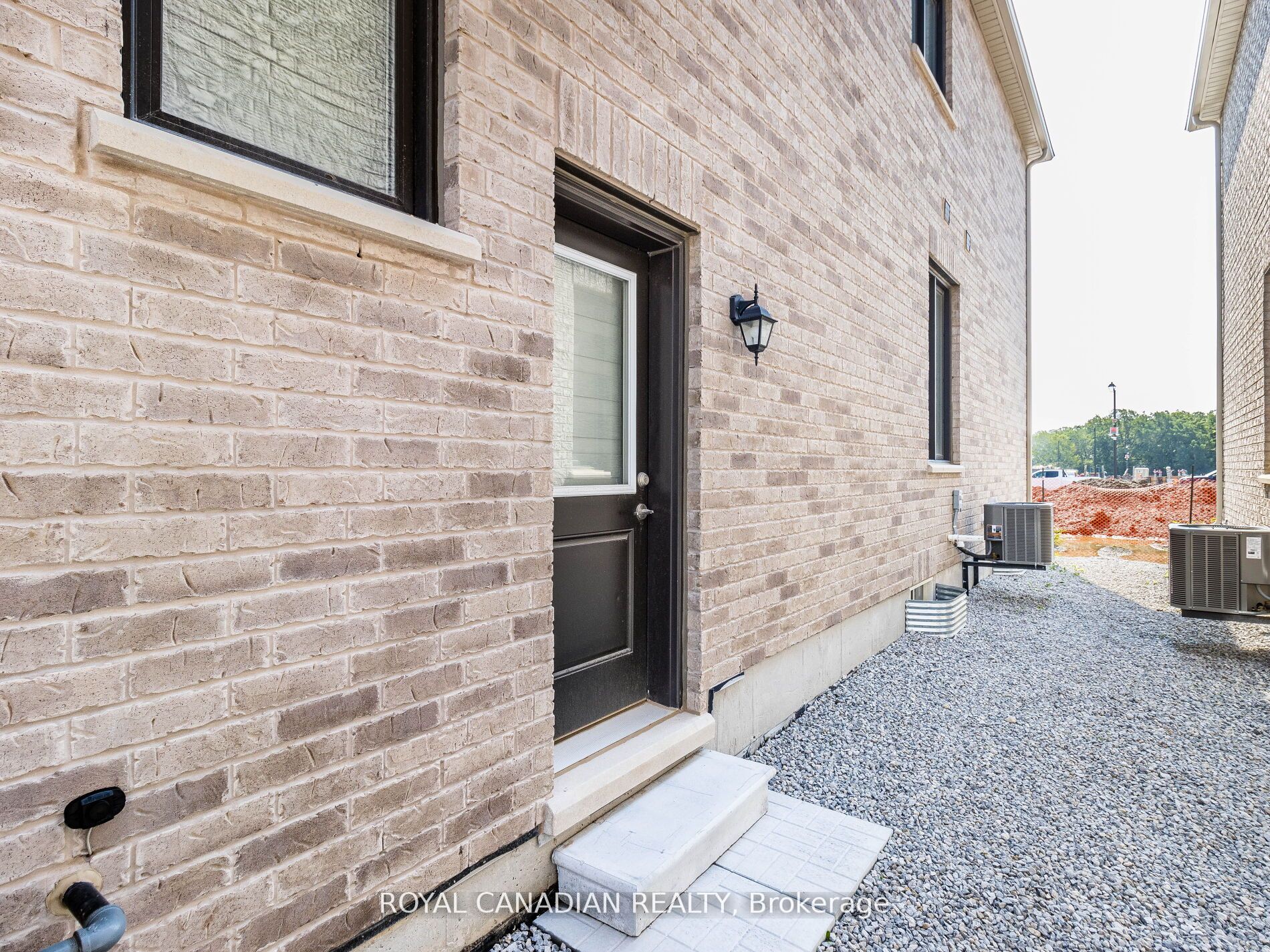 476 Bergamot Avenue