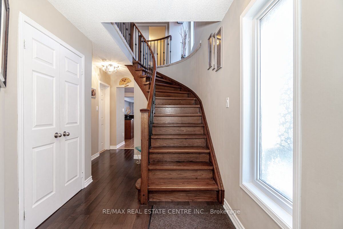 1193 Foxglove Pl