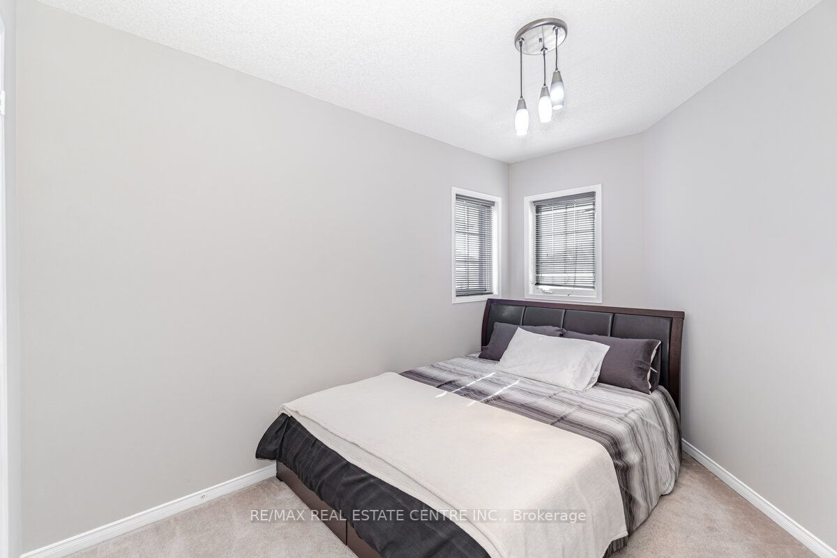 1193 Foxglove Pl