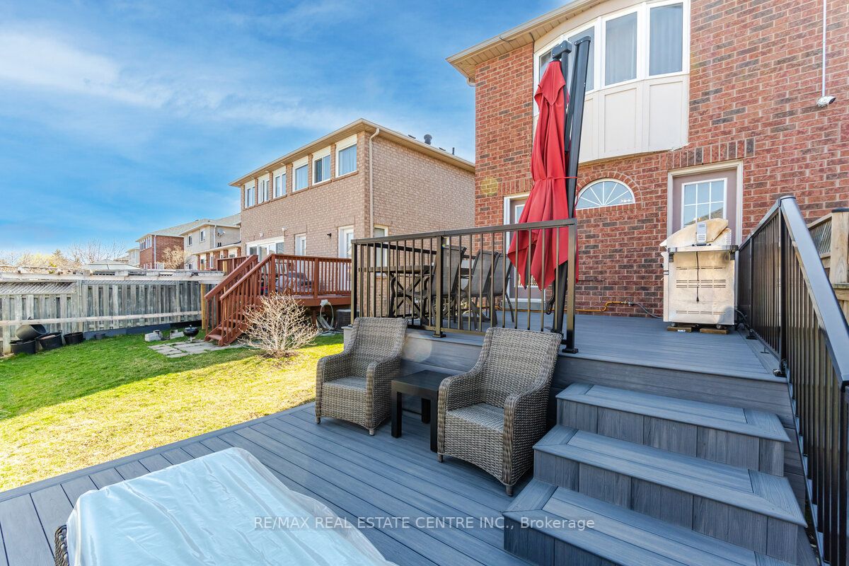 1193 Foxglove Pl