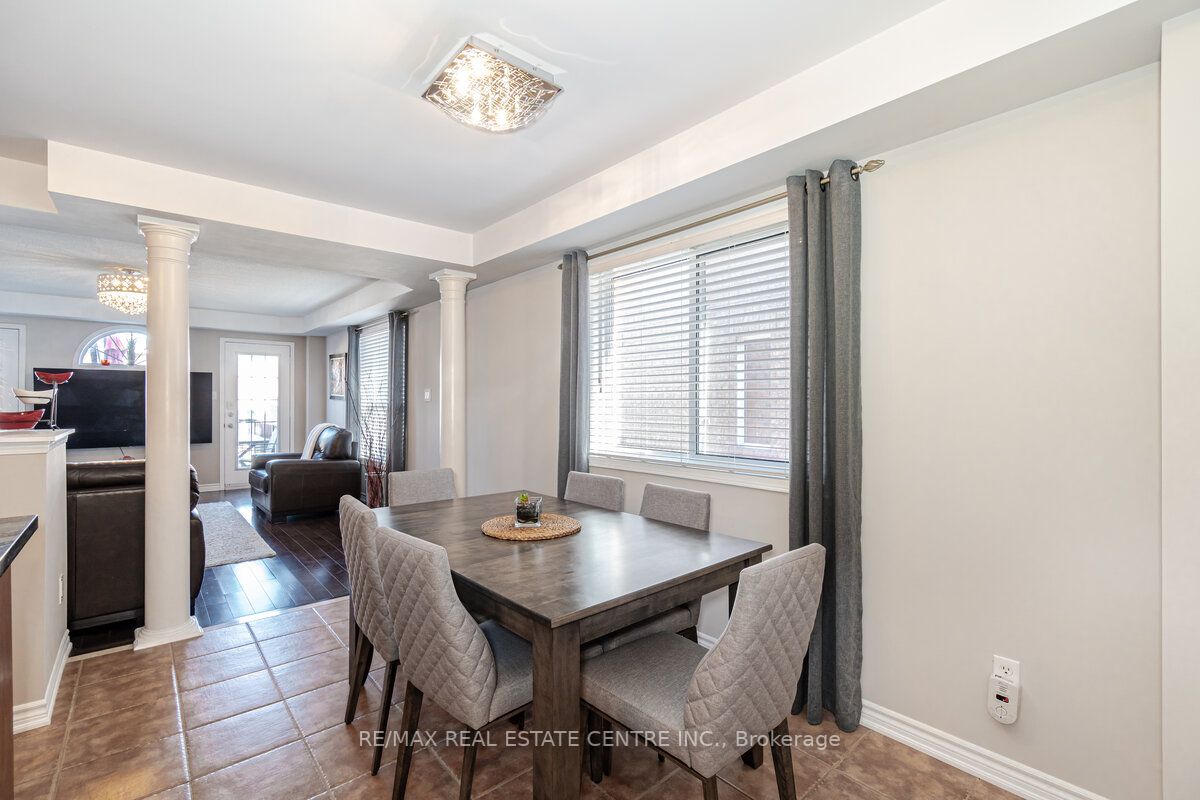 1193 Foxglove Pl