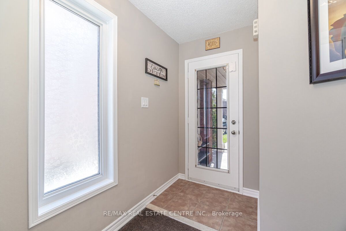 1193 Foxglove Pl