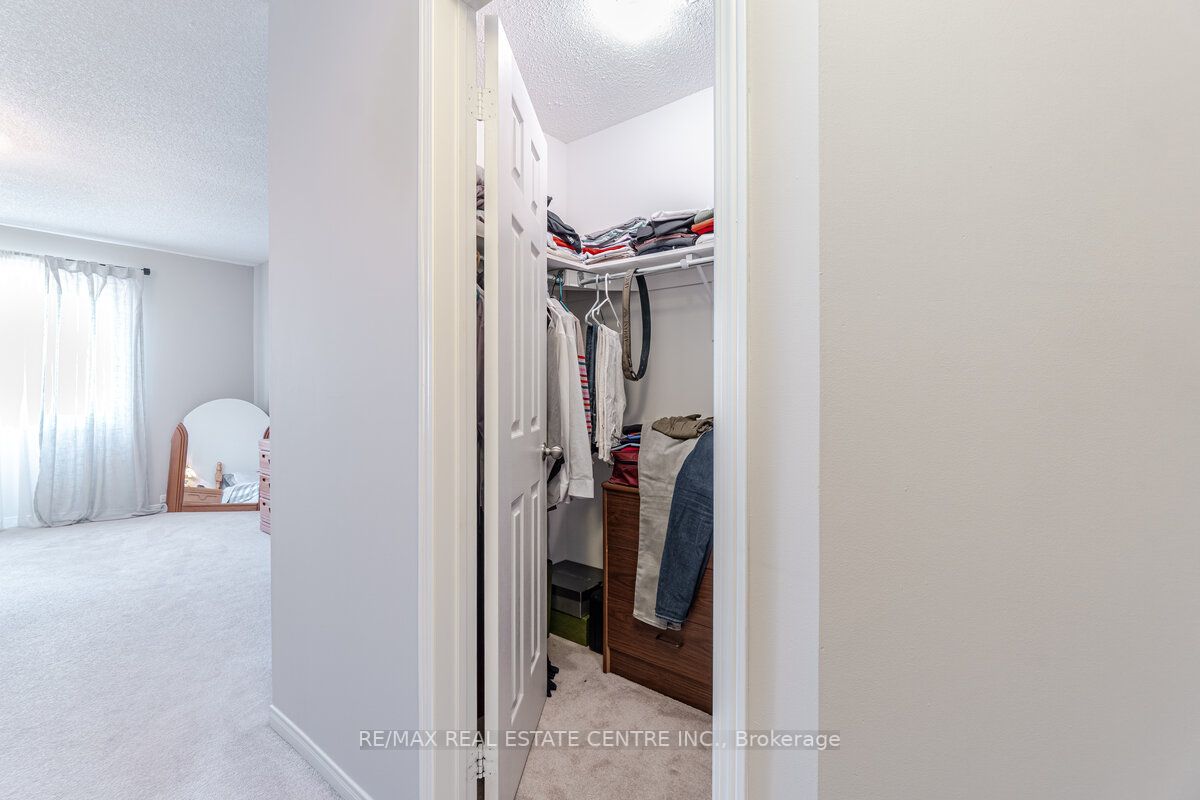 1193 Foxglove Pl
