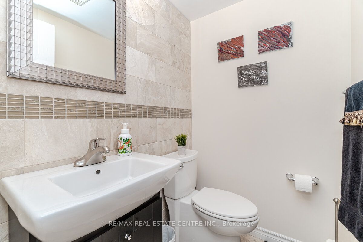 1193 Foxglove Pl