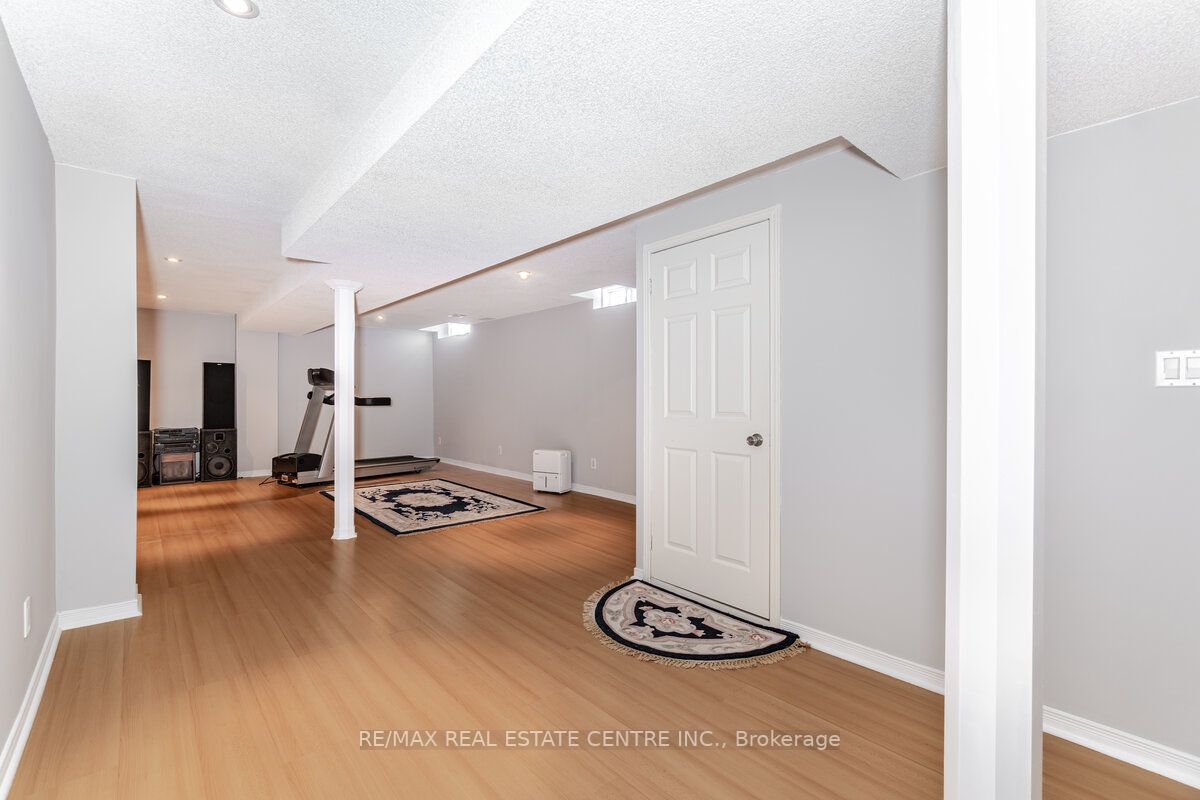 1193 Foxglove Pl