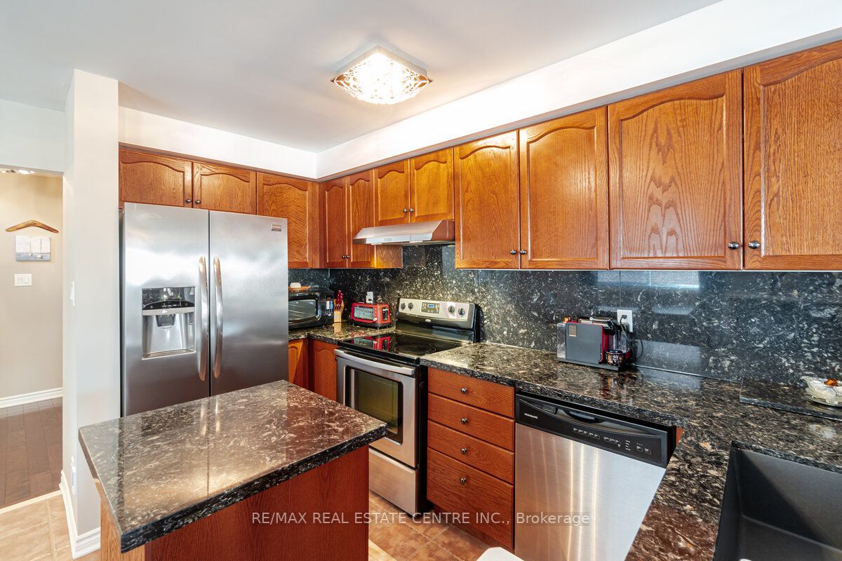 1193 Foxglove Pl