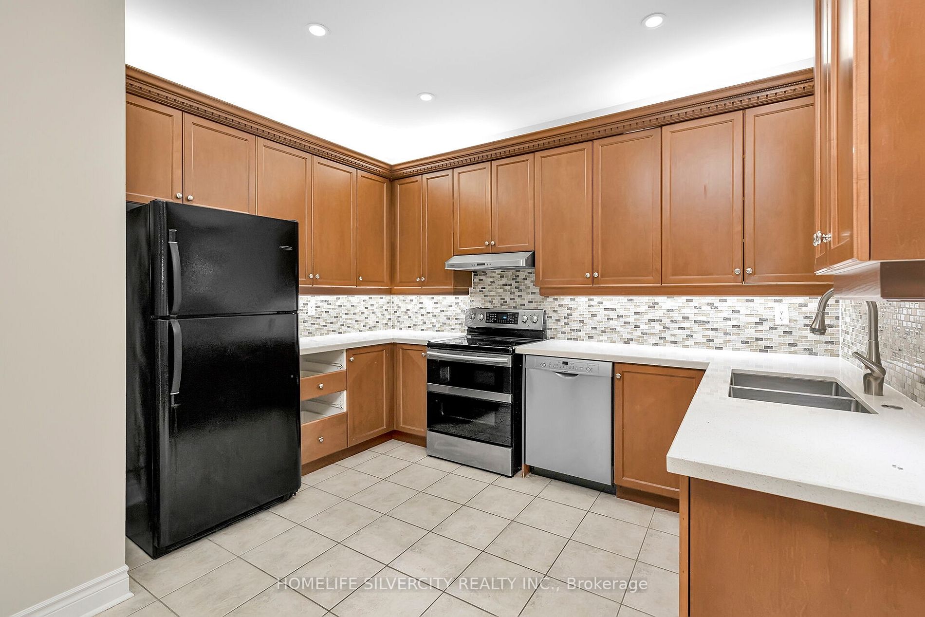 68 Angelucci Dr