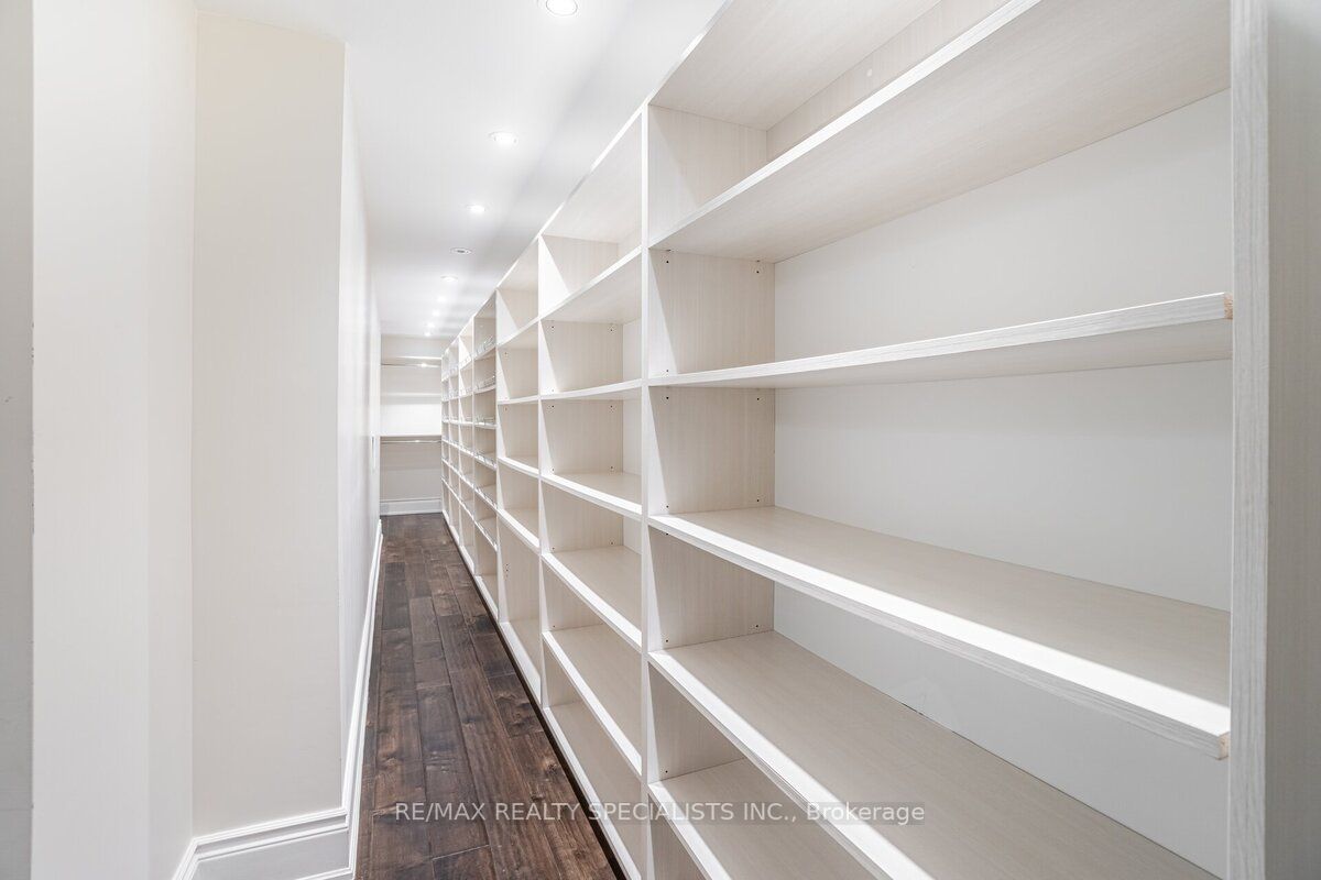 523 BROOKSIDE Drive