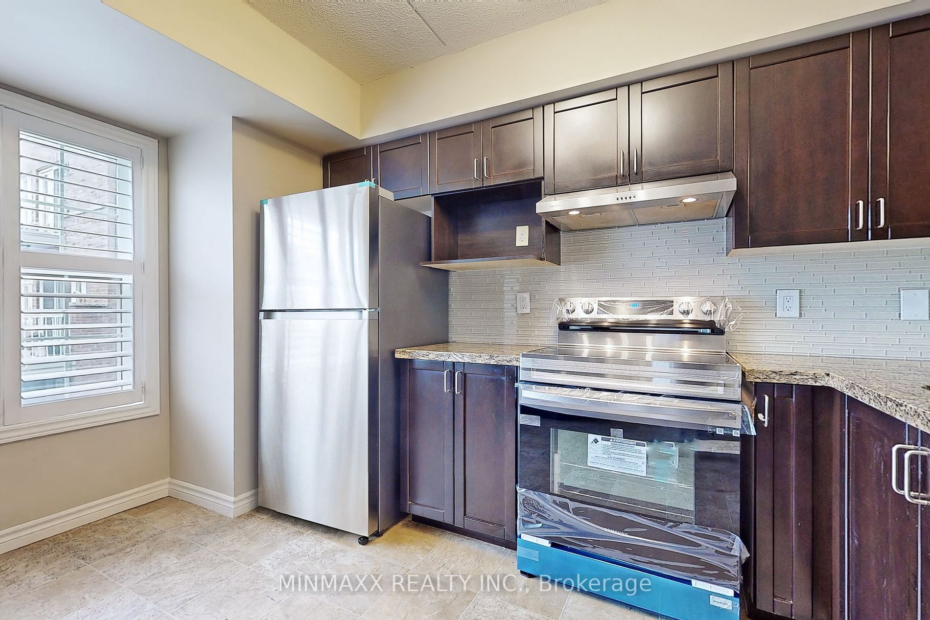 1340 Main St E, #211
