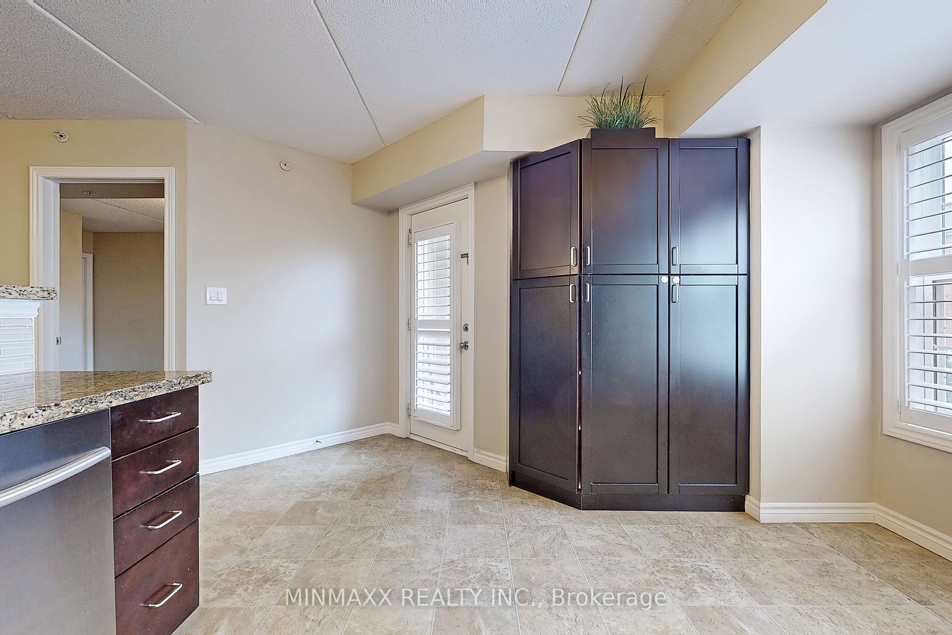 1340 Main St E, #211