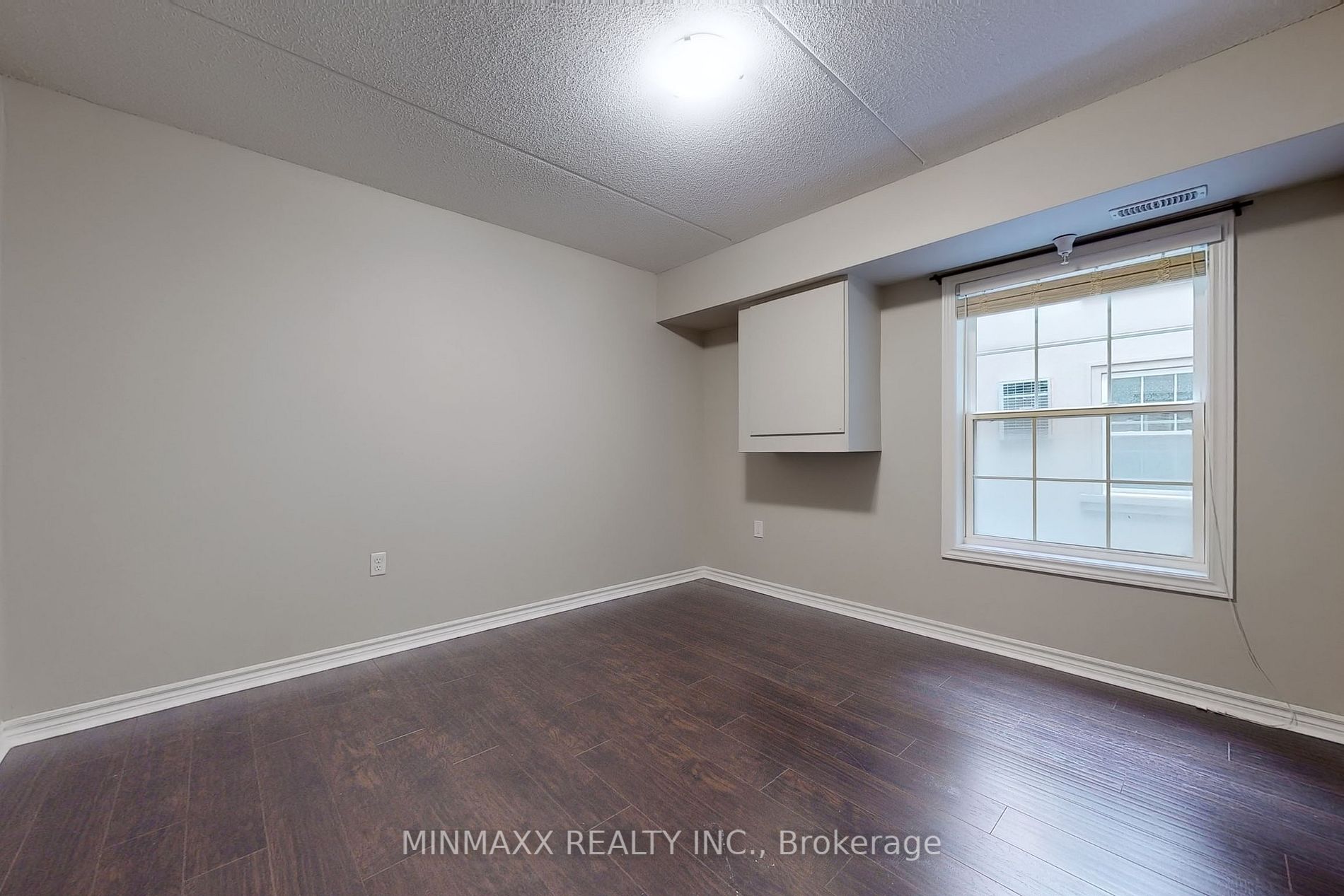 1340 Main St E, #211