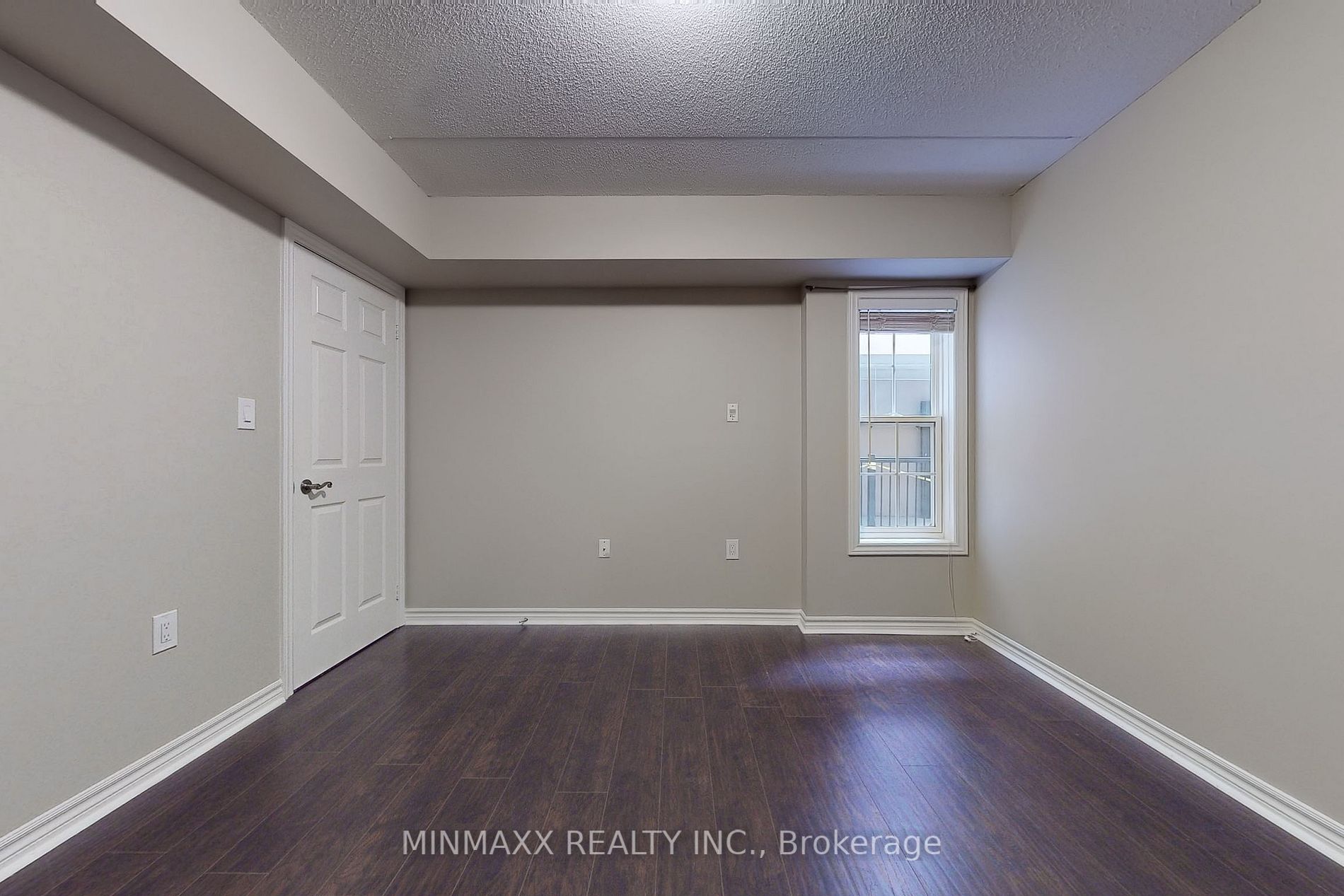 1340 Main St E, #211