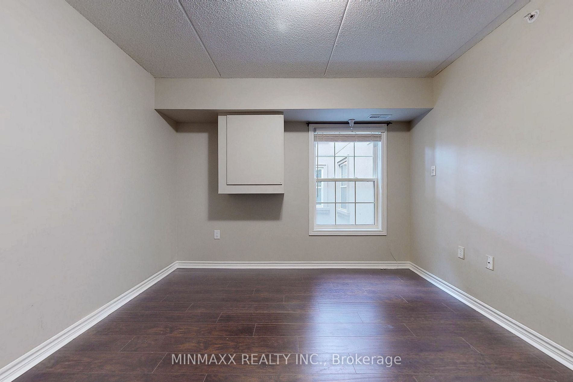 1340 Main St E, #211