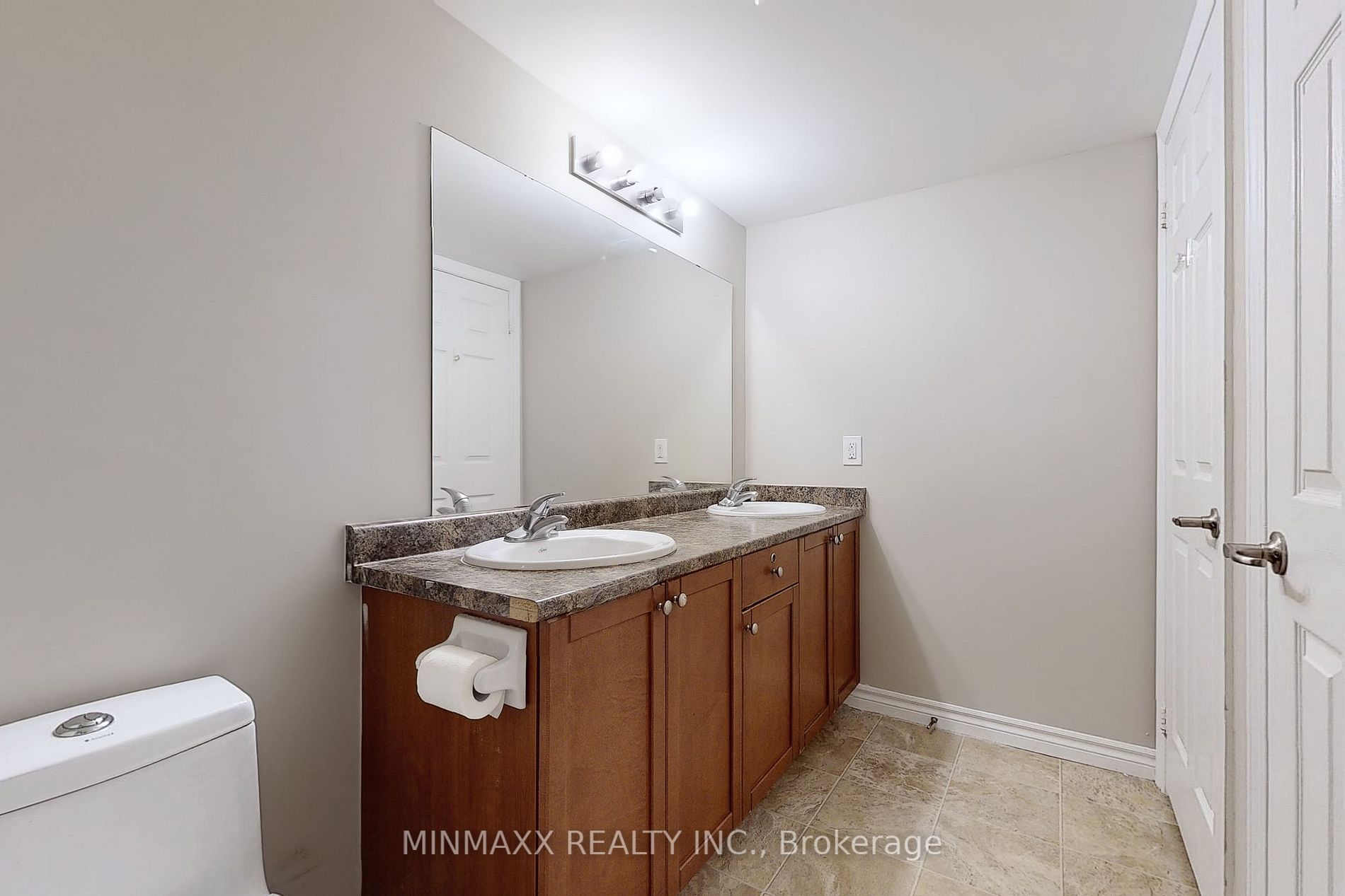 1340 Main St E, #211
