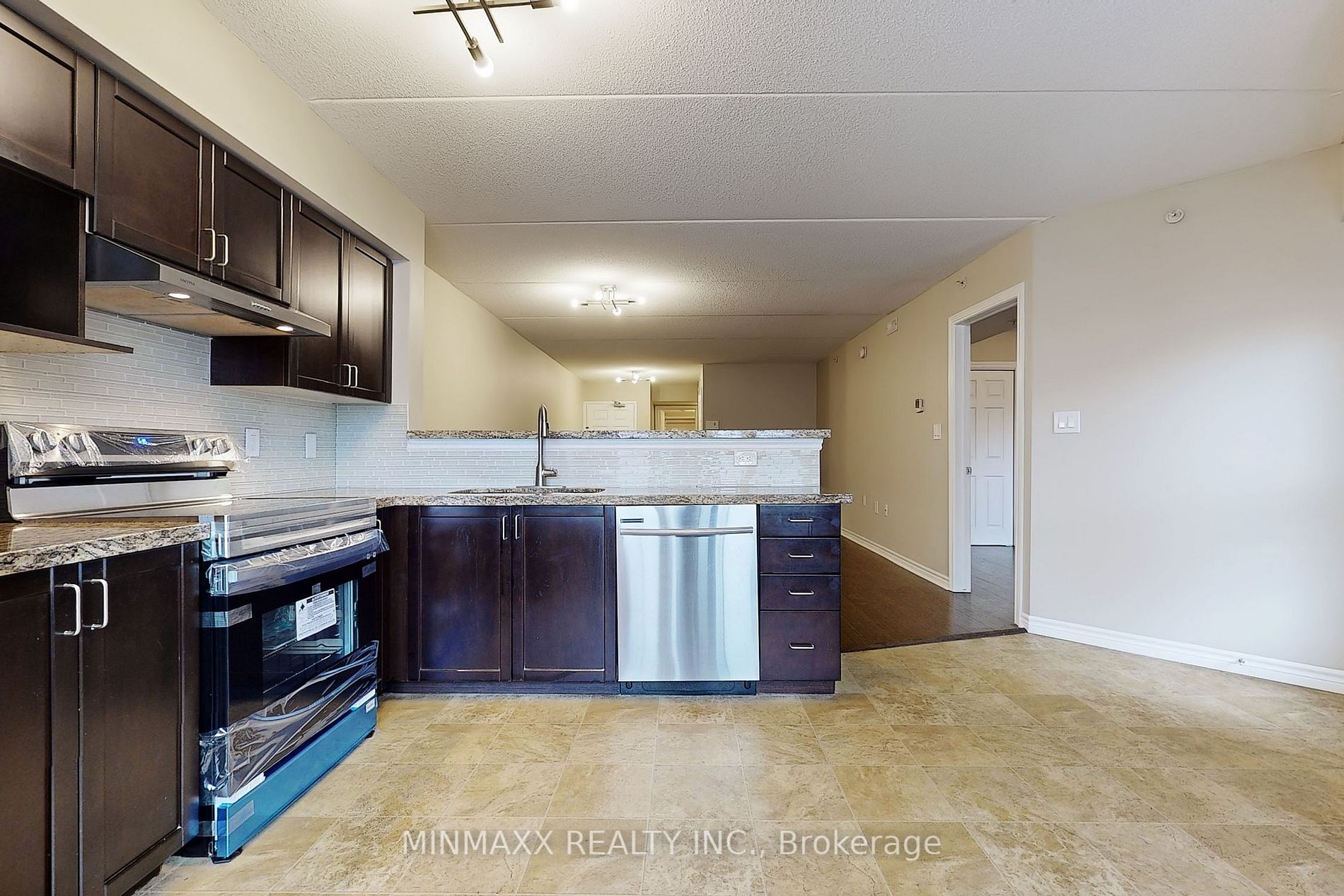 1340 Main St E, #211