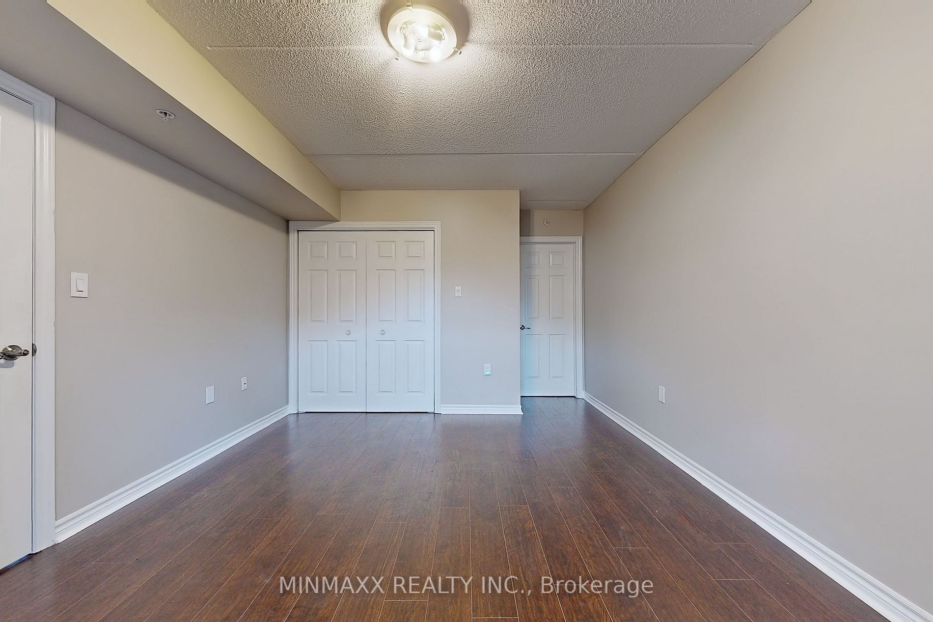 1340 Main St E, #211