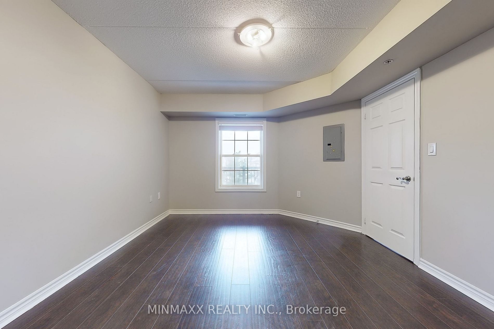 1340 Main St E, #211