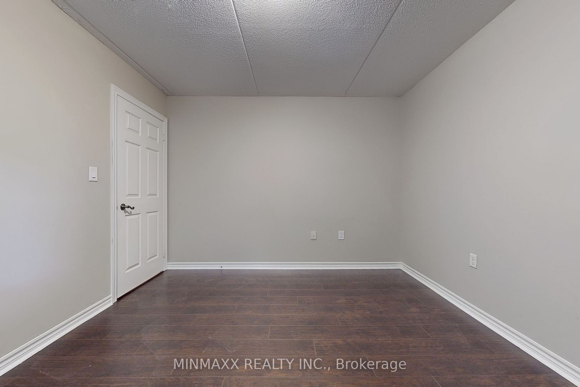 1340 Main St E, #211