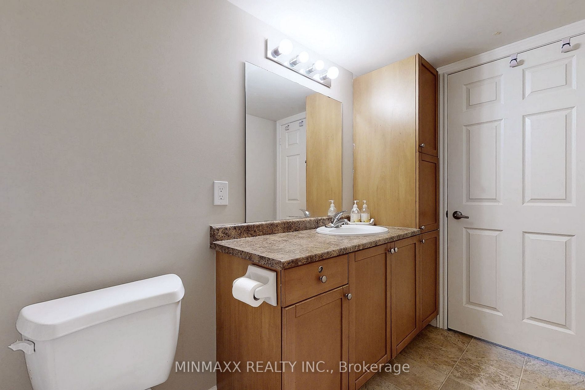 1340 Main St E, #211