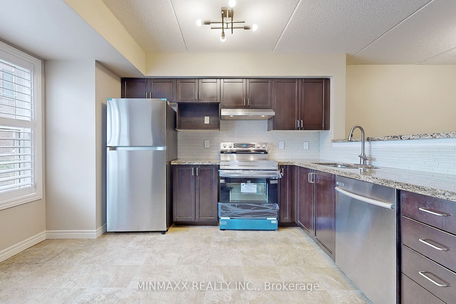 1340 Main St E, #211
