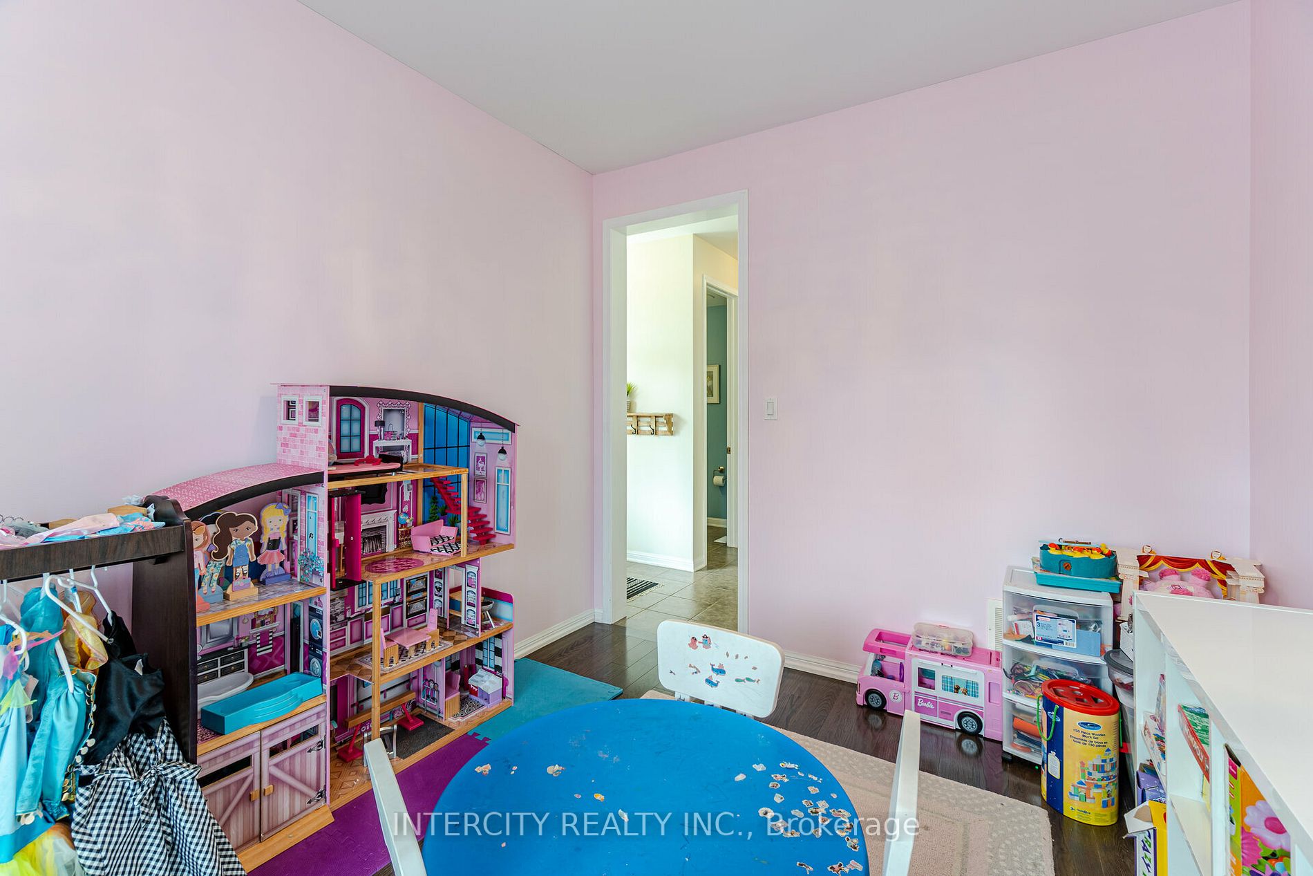 415 Pozbou Cres