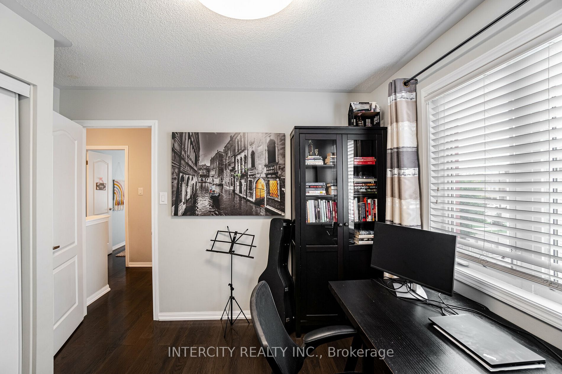415 Pozbou Cres