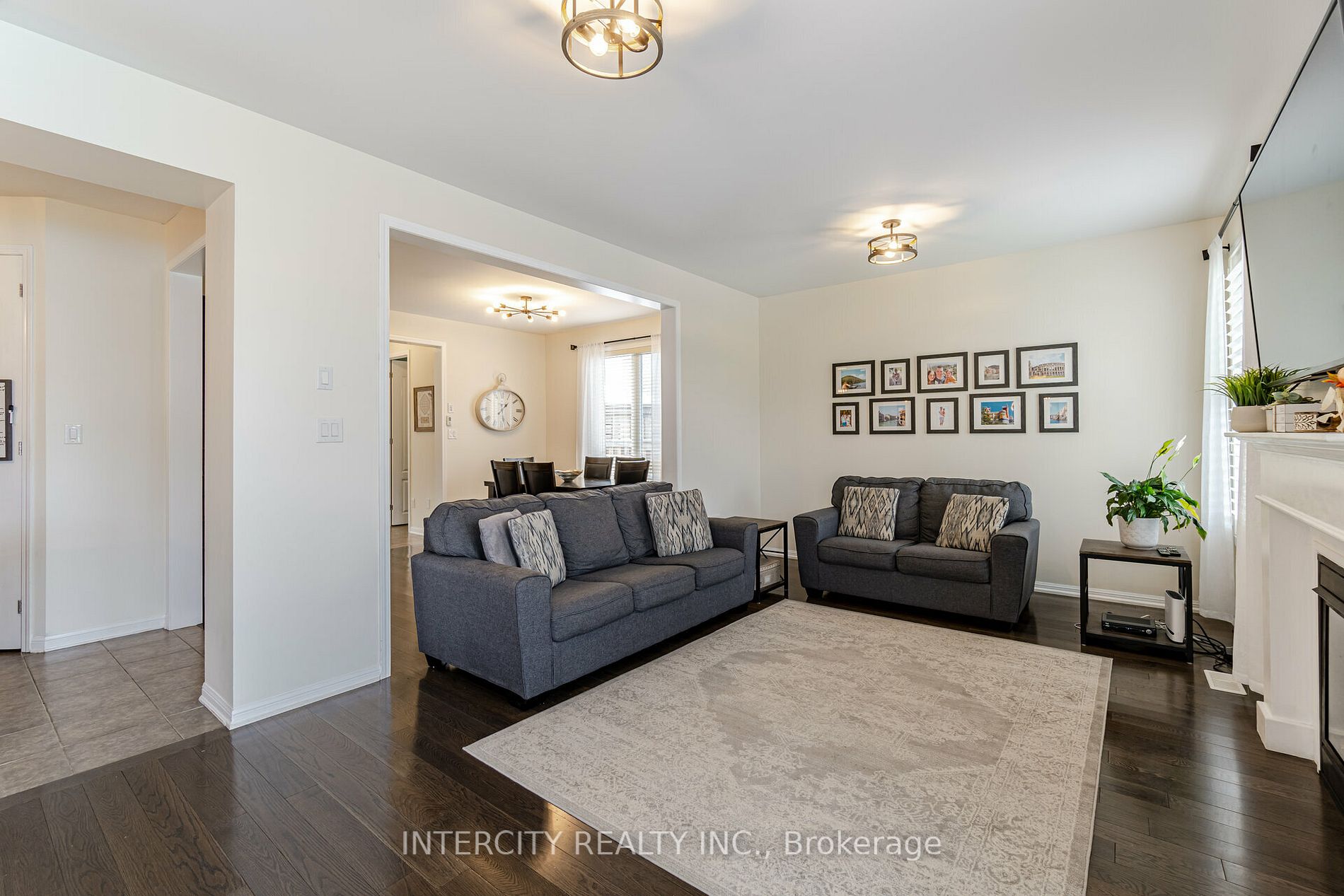 415 Pozbou Cres