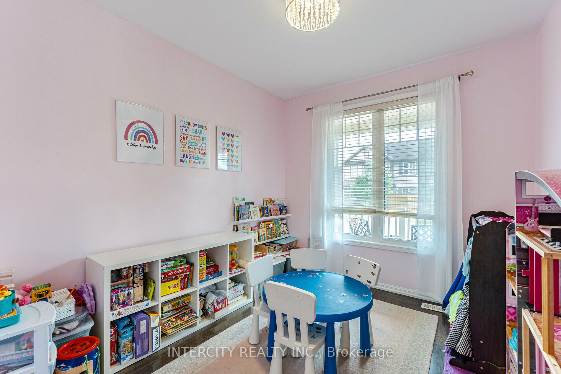 415 Pozbou Cres