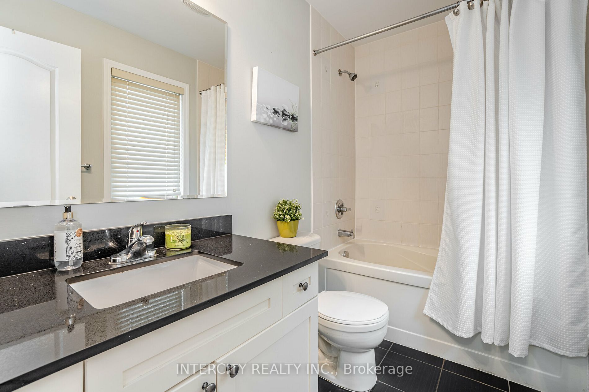 415 Pozbou Cres